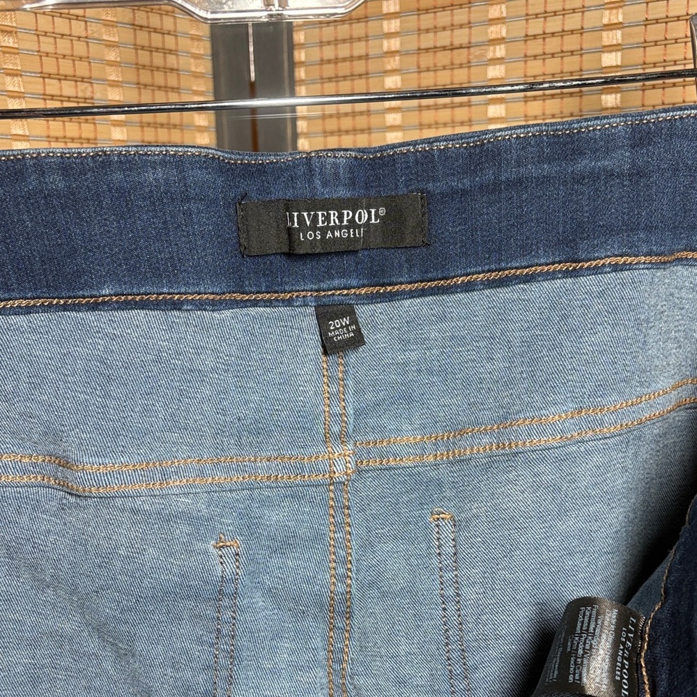 Liverpool Blue Denim Pull-on Chloe Capri with Cuffs - Picture 2 of 4